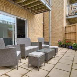 Bonchurch Court - A Stylish 3 Bed Apartment- Nr Ventnor with Large Outside Terrace & Parking - Dog Friendly - The Perfect Choice For Couples, Friends & Families - 5 Mins To Beach - Managed By Greenstay Serviced Accommodation