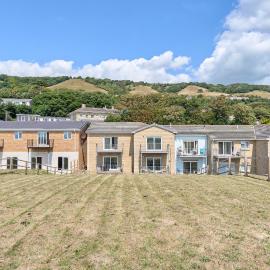 Meadow View - A Beautiful 3 Bed Apt With Stunning Countryside Views & Parking - Close To Ventnor, Shanklin & Sandown - 5 mins To Beach - Ideal For Friends, Families, & Business Stays - Dog Friendly
