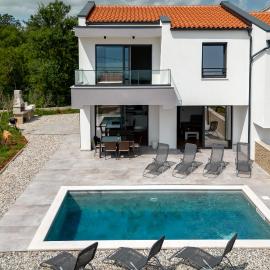 Villa Lavanda -semi-detached villa with a pool and a panoramic view, close to a sandy beach- by TRAVELER tourist agency Krk: Risika şehrinde bir otel