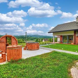 ArPioNa dom nad jeziorem z jacuzzi, sauną i placem zabaw
