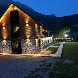 Royal Land: Theth şehrinde bir otel