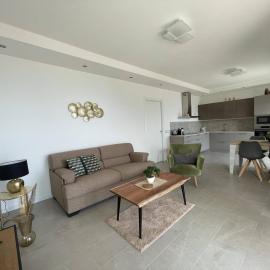 IseoLakeRental - Wonder House, готель у місті Solto Collina