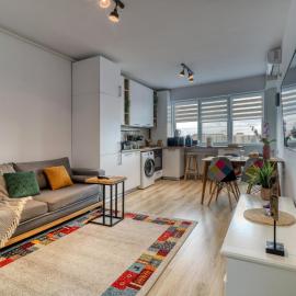 Homie Studio Apartment - Private Parking - Self Check-In