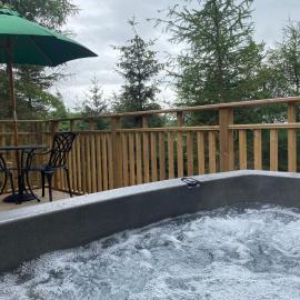 Conker Lodge with Hot Tub, hotel sa Cupar