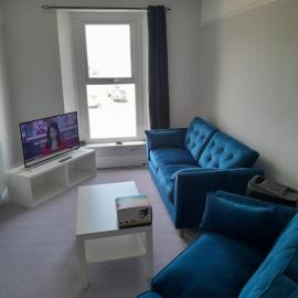 Conveniently located, newly refurbished flat (sleeps 4), отель в городе Пембрукшир