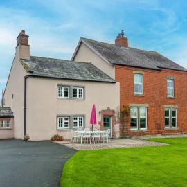 High House, Southwaite in a rural setting with countryside views, garden with BBQ & hot tub