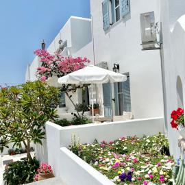 Anita Rooms & Suites Milos, hotell i Adamas