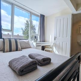Guest Rooms Near City Centre & Dock Free Parking, hotel in Liverpool