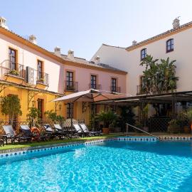 Hotel Alcázar de la Reina، فندق في كارمونا
