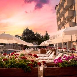 Hotel Aurora, hotel a Saints Constantine and Helena