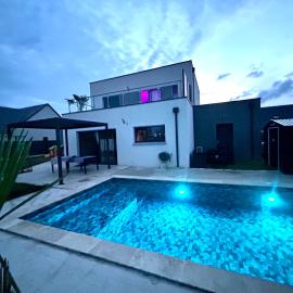Maison contemporaine en plein cœur de la Touraine, hotel a Chambray-lès-Tours