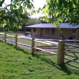 Woodside Cottages - Ash cottage (self-catering), hotel in Uckfield