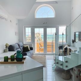 Luxury Beachfront Home, hotel a Gibraltar