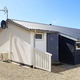 2 person holiday home in Vejers Strand-By Traum، فندق في فايرس ستراند