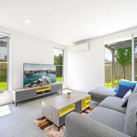 Denham Court Adorable 4Br house with Wifi &Parking