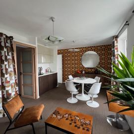 Appartement Climatisé - Galerie POP ART - Trentemoult proche Aéroport、ルゼのホテル