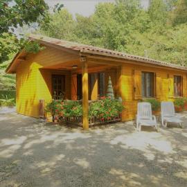 Gite les Pyracantas - lesgitesdeshautsdevialot en perigord, hotel in Auriac-du-Périgord