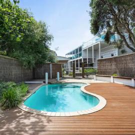 Rye Baby by Ready Set Stay - Main House and Guest House - LINEN PROVIDED, BYO TOWELS, hotel u gradu 'Rye'