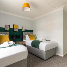 Chelmsford Reach 3 bed house near centre,free parking, Wi-Fi, table football, hotel in Chelmsford