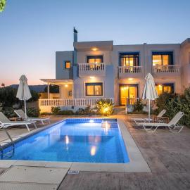 RITA MARE seafront villas heated Pools, hotell sihtkohas Gennadi