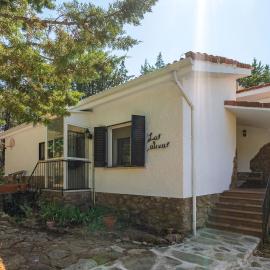 Casa Rural Los Olivos de Robledo de Chavela, ξενοδοχείο σε La Estación