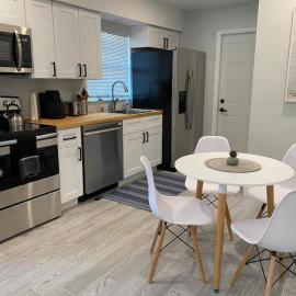 Lovely 2-Bedrooms Central Clearwater Apartment