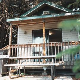 Cabin 2 Lynn View Lodge، فندق في هينز