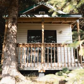 Cabin 3 Lynn View Lodge، فندق في هينز