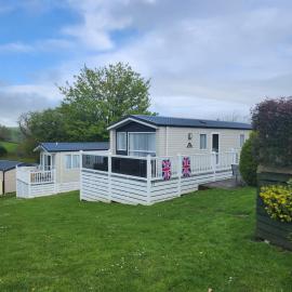 Wood Farm Holiday Park, hotelli kohteessa Charmouth