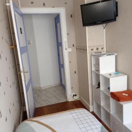 Petite chambre meublée au cœur de ville - chez l'habitant