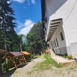 Cabana Valea Bradului, хотел в Nucşoara