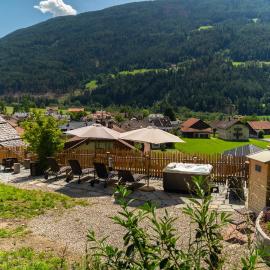 Apartments, Guest House & historic Chalet Neuhaus