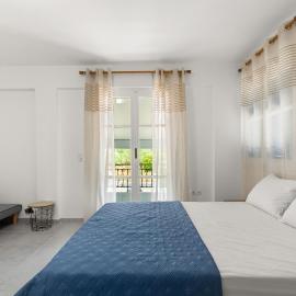 Nikolas Apartments Stoupa, hotel en Levktron