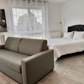 Residence 4T - 33 Avenue Gaston Chauvin, hotel in Aulnay-sous-Bois