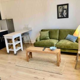 A perfectly located bright, modern ,Victorian flat, hotel in Royal Tunbridge Wells