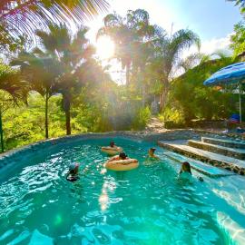 AQUA CEIBA Hotel Spa Aventuras y Eventos，Jalcomulco的飯店