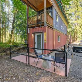 Steps to Foothills Trail: Unique Carbonado Studio, Hotel in Buckley