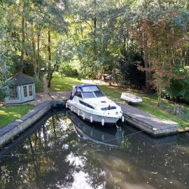Waterside Cottage - Hot Tub, Mooring, Arcade, Bar, viešbutis mieste Neatishead