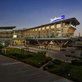 Radisson Blu Hotel Riyadh Convention and Exhibition Center، فندق في الرياض