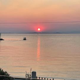 Seafront Apartment, Hotel in Skala Mistegnon