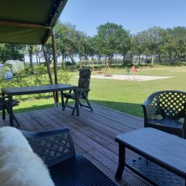 Comfort Safaritent 6 pers en Mini Camping, hotel v destinaci Zwiggelte