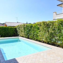 Villa Iris Manerba private pool, hotel v Manerbi del Garda