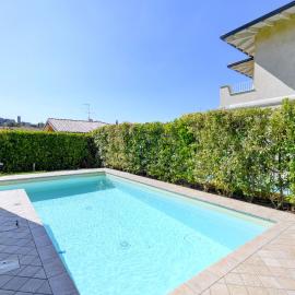 Villa Iris Manerba private pool, khách sạn ở Manerba del Garda