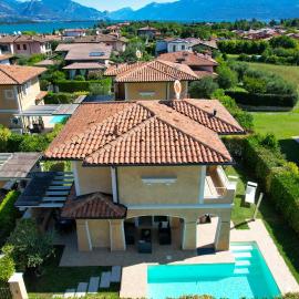 Villa Iris Manerba private pool, hotel v Manerbi del Garda