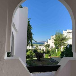 Maison Alcudia Smir, Tetouan, Mer Méditerranée, hotel v destinaci Fnidek