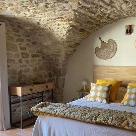 Pujaut , Gîte cœur de village « sous le clocher»