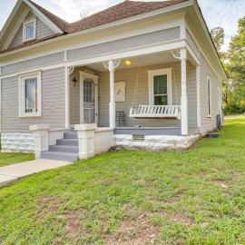 Updated Cotter Cottage: Walk to White River!, hotel en Cotter