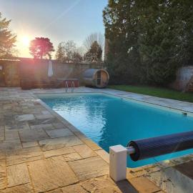 Wendover House XL Luxury Country Home near Silverstone, with Beautiful Gardens, Pool & Sauna, hotel a Gayton