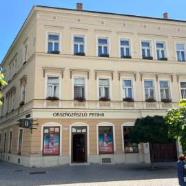 Tamás Apartman - Panorámás, tágas lakás a történelmi belvárosban kilátással a Virágórára