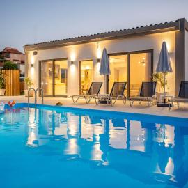 Halaro Villa, hotel a Gerani